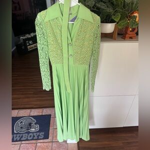 Vintage 1970’s Elegant Green Lace Women's Dress w Belt